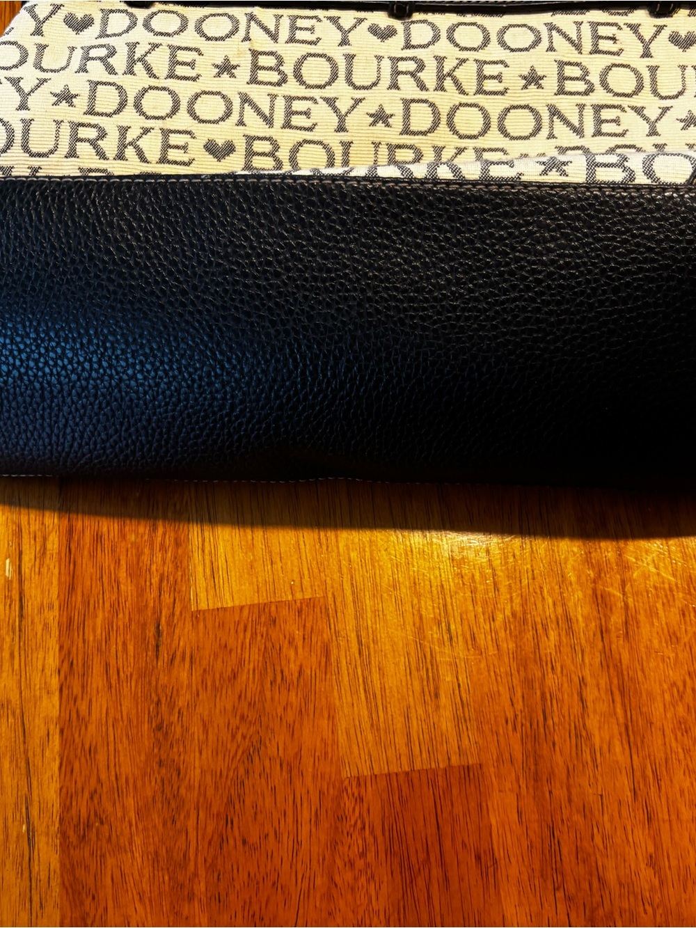 Vintage Dooney & Bourke Black and Cream Logo Shoulder Bag - Picture 4 of 8